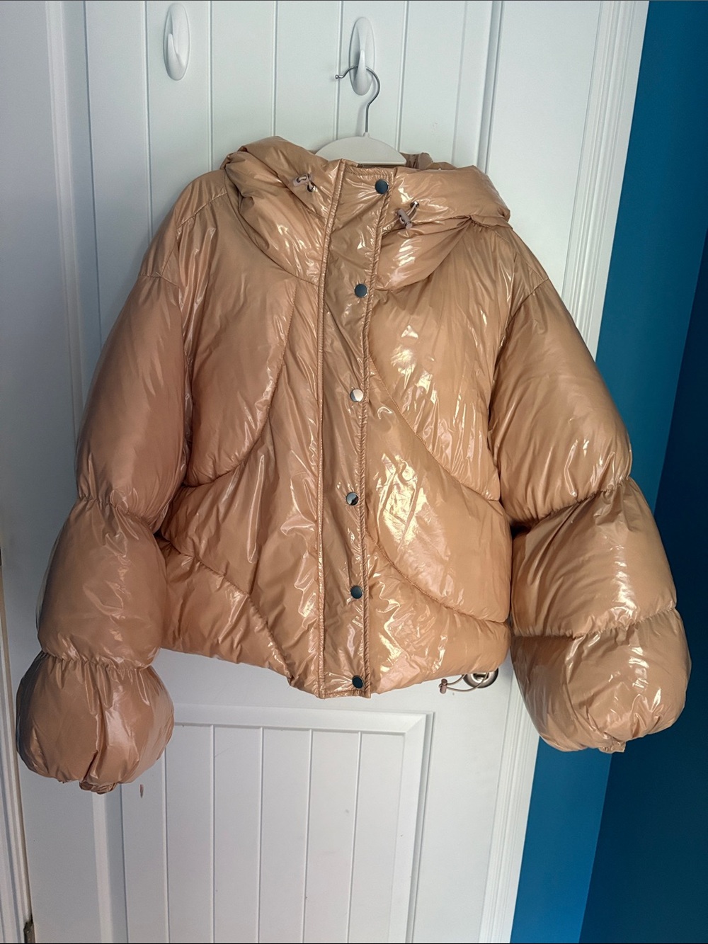 BOOHOO Women's Shiny Hooded Puffer Cropped Jacket - Nude size 10